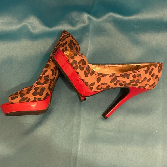 Heels - Picture 2 of 4